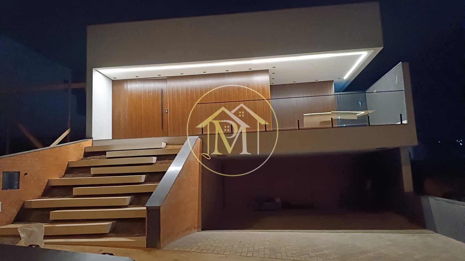 Casa à venda com 3 quartos, 193m² - Foto 1