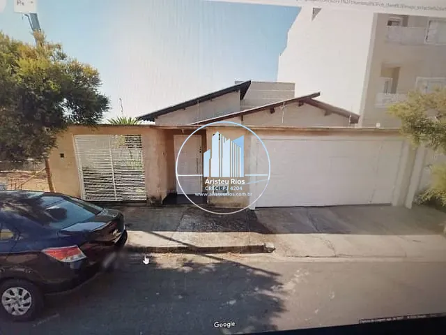 Casa com 300m² 5 quartos e 2 banheiros, à venda, no bairro Santa Rita I em Pouso Alegre