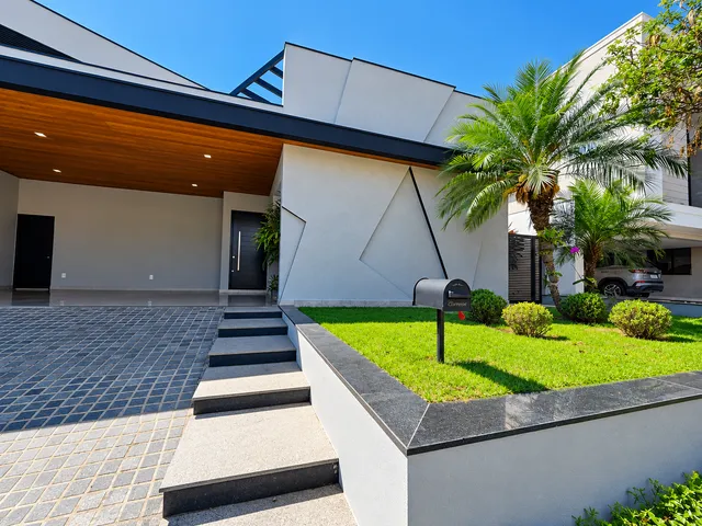 Casa 3 quartos e 4 banheiros, à venda, no bairro Jardim Recanto do Bosque em São João da Boa Vista