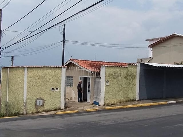 Casa com 203m² 2 quartos e 2 banheiros, à venda, no bairro Parque dos Estados em Bragança Paulista