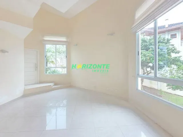 Casa com 300m² 3 quartos e 4 banheiros, à venda, no bairro Urbanova em São José dos Campos