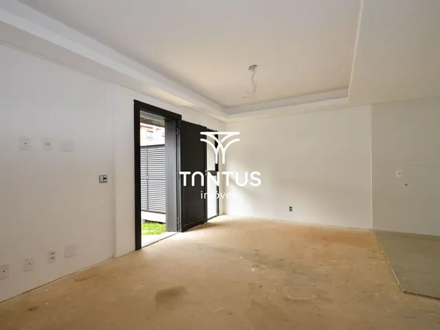 Casa com 90m² 3 quartos e 4 banheiros, à venda, no bairro Santa Cândida em Curitiba