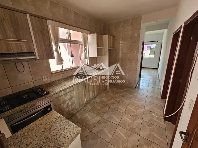 Casa 4 quartos e 3 banheiros, para alugar, no bairro Madri em Palhoça