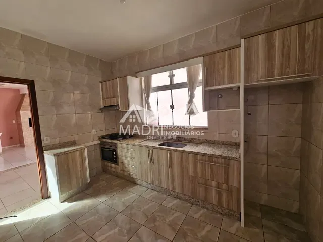 Casa 4 quartos e 3 banheiros, para alugar, no bairro Madri em Palhoça