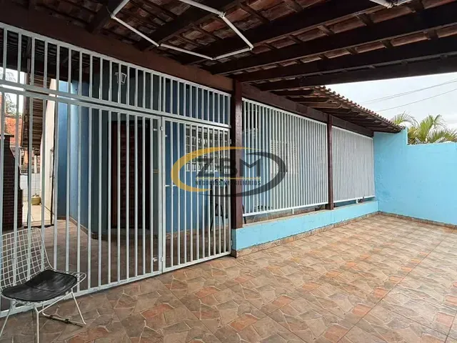 Casa com 250m² 3 quartos e 2 banheiros, para alugar, no bairro Jardim São Francisco de Assis em Londrina