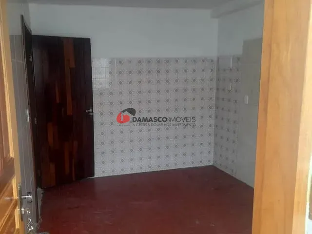 Casa com 30m² 1 quarto e 1 banheiro, para alugar, no bairro Nova Gerti em São Caetano do Sul