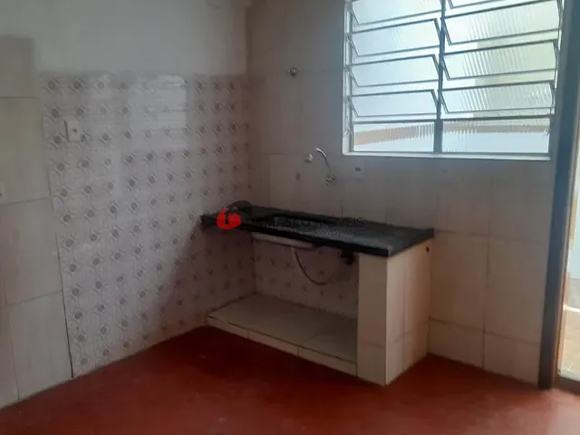 Casa com 30m² 1 quarto e 1 banheiro, para alugar, no bairro Nova Gerti em São Caetano do Sul
