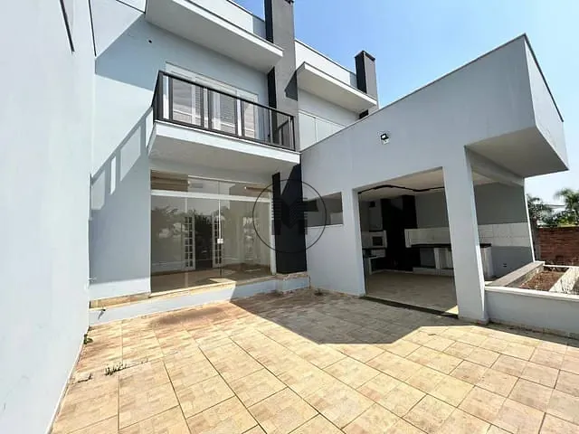 Casa com 307m² 4 quartos e 4 banheiros, à venda, no bairro Portal das Colinas em Guaratinguetá