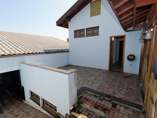 Casa com 220m² 2 quartos e 2 banheiros, à venda, no bairro Chácara São Silvestre em Taubaté