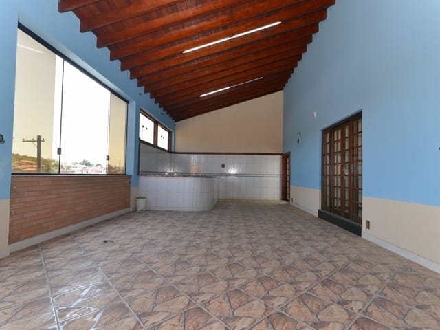 Casa com 220m² 2 quartos e 2 banheiros, à venda, no bairro Chácara São Silvestre em Taubaté