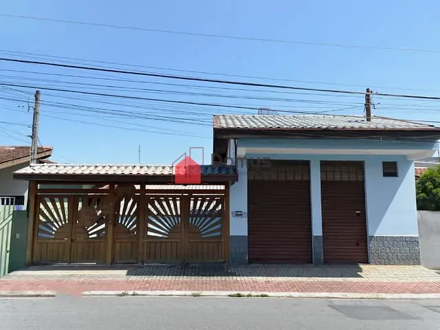 Casa com 220m² 2 quartos e 2 banheiros, à venda, no bairro Chácara São Silvestre em Taubaté