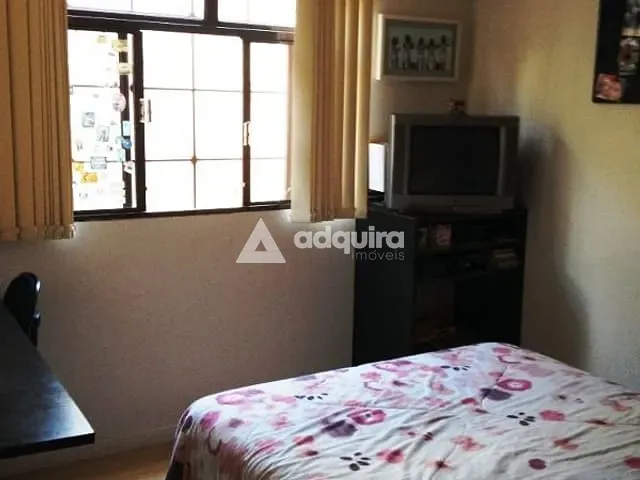 Sobrado com 336m² 6 quartos e 2 banheiros, à venda, no bairro Oficinas em Ponta Grossa