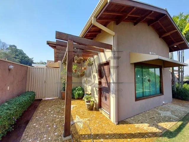 Casa com 1100m² 3 quartos e 5 banheiros, à venda ou para alugar, no bairro Condomínio Plazza Ville em Jaguariúna