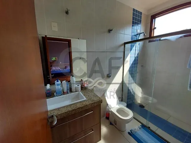 Casa com 1100m² 3 quartos e 5 banheiros, à venda ou para alugar, no bairro Condomínio Plazza Ville em Jaguariúna