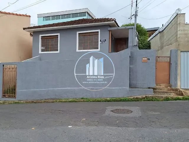 Casa com 208m² 3 quartos e 1 banheiro, à venda, no bairro Santo Antonio em Pouso Alegre