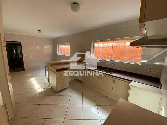 Casa com 125m² 3 quartos e 2 banheiros, para alugar, no bairro Vila Campesina em Osasco