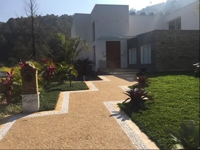 Casa com 1900m² 4 quartos e 5 banheiros, à venda, no bairro Tamboré em Barueri
