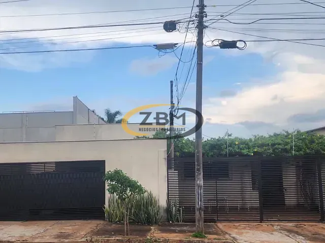 Casa com 780m² 5 quartos e 4 banheiros, à venda, no bairro Dom Pedro em Londrina