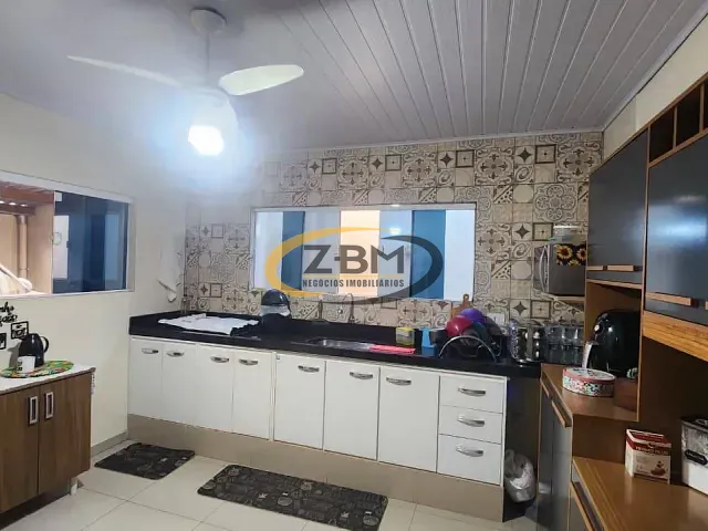 Casa com 780m² 5 quartos e 4 banheiros, à venda, no bairro Dom Pedro em Londrina
