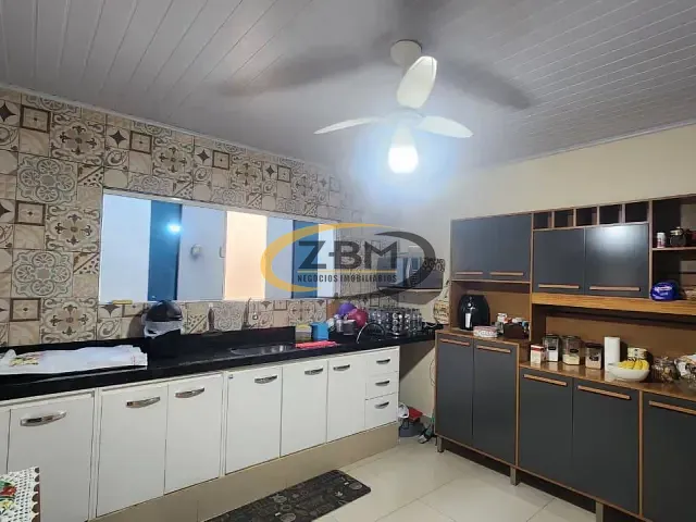 Casa com 780m² 5 quartos e 4 banheiros, à venda, no bairro Dom Pedro em Londrina