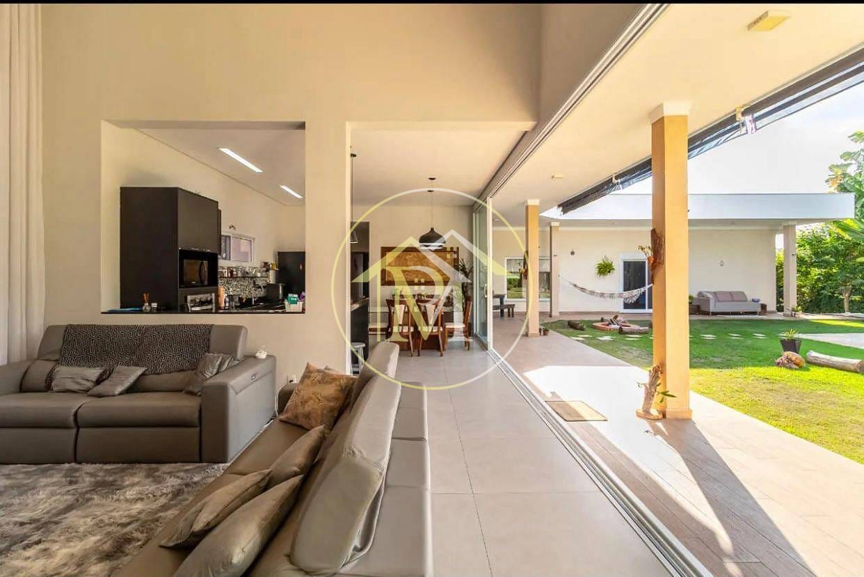 Casa à venda com 3 quartos, 285m² - Foto 1