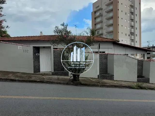 Casa com 412m² 4 quartos e 3 banheiros, para alugar, no bairro Santa Doroteia em Pouso Alegre