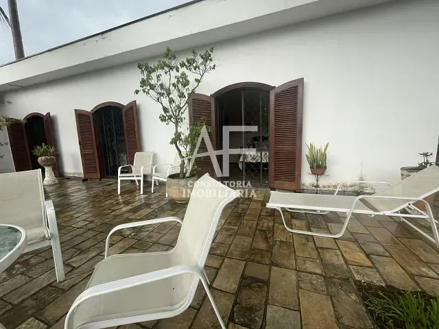 Casa com 960m² 5 quartos e 5 banheiros, à venda ou para alugar, no bairro Jardim das Nações em Taubaté