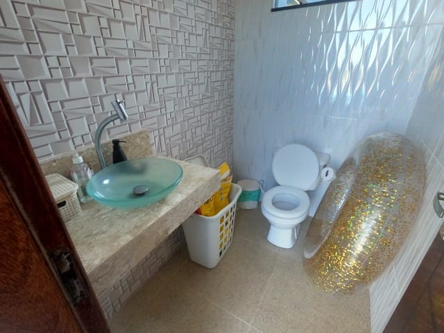 Casa 5 quartos e 4 banheiros, à venda, no bairro Lagoa em Macaé