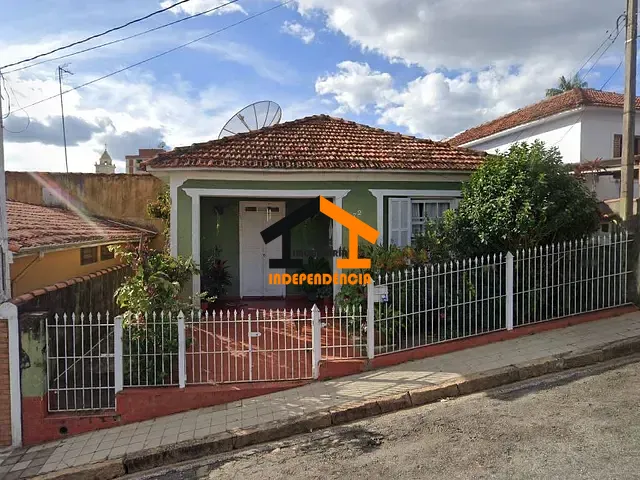 Casa com 650m² 2 quartos e 1 banheiro, à venda, no bairro Centro em Itatiba