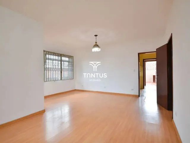 Casa com 557m² 3 quartos e 2 banheiros, à venda, no bairro Pilarzinho em Curitiba