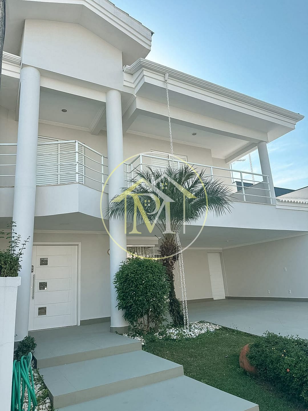 Casa à venda com 3 quartos, 310m² - Foto 1