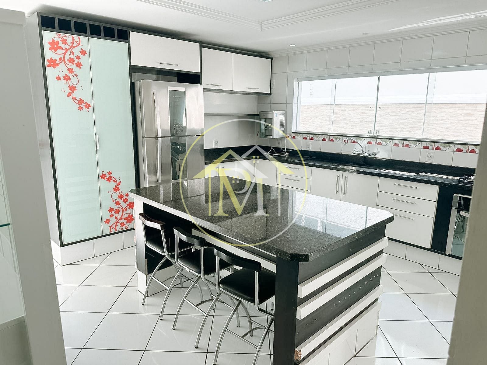 Casa à venda com 3 quartos, 310m² - Foto 7