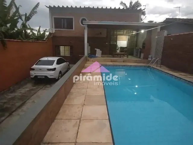 Casa com 250m² 3 quartos e 3 banheiros, à venda, no bairro Praia das Palmeiras em Caraguatatuba