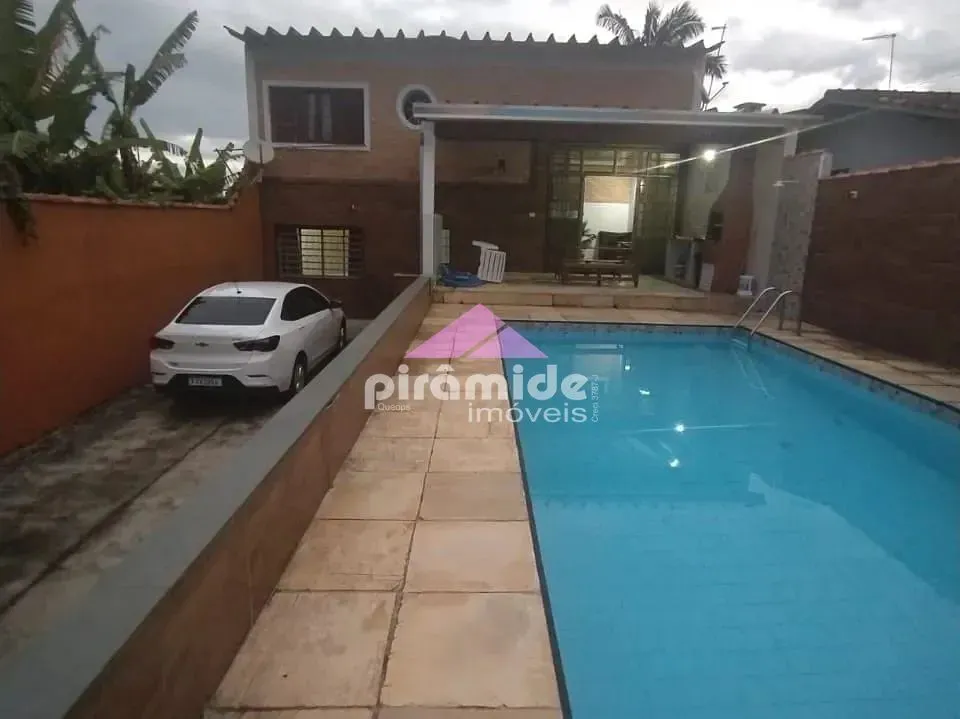 Casa, 3 quartos, 199 m² - Foto 1