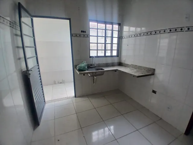 Casa 2 quartos e 2 banheiros, para alugar, no bairro Jardim Dona Tereza em São João da Boa Vista