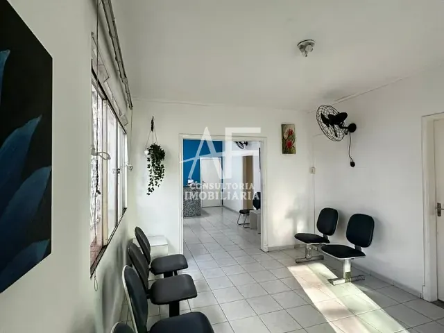 Casa com 480m², à venda ou para alugar, no bairro Centro em Taubaté