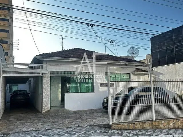 Casa com 480m², à venda ou para alugar, no bairro Centro em Taubaté