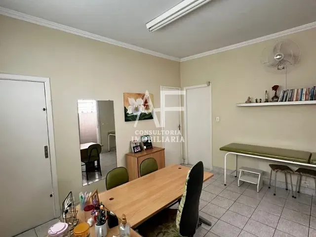 Casa com 480m², à venda ou para alugar, no bairro Centro em Taubaté