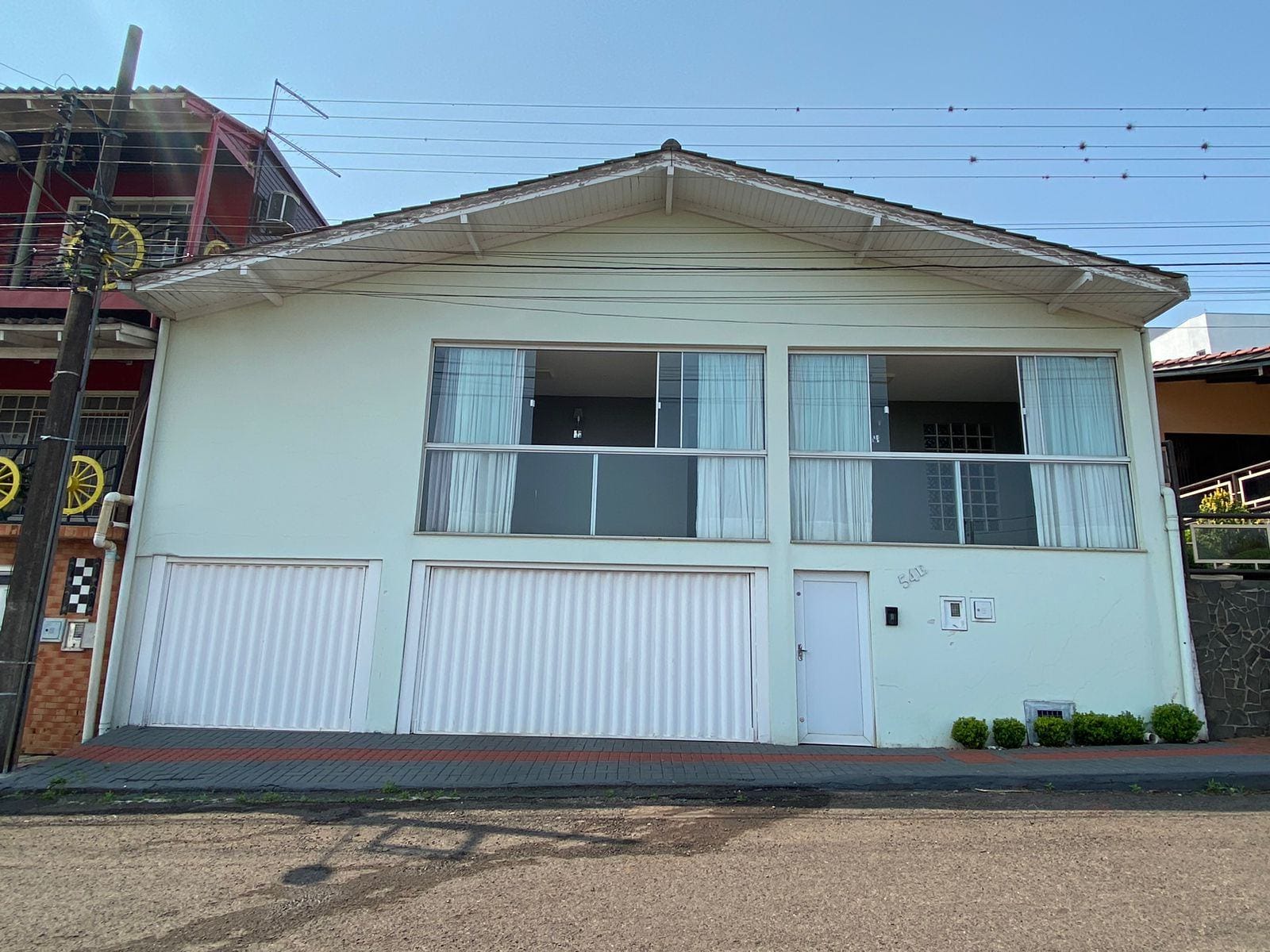 Casa à venda com 3 dormitórios, 2 banheiros, 4 vagas de garagens e 195m² de área privativa no bairro Líder