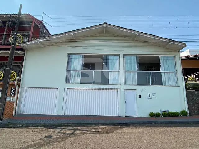 Casa com 300m² 3 quartos e 2 banheiros, à venda, no bairro Líder em Chapecó
