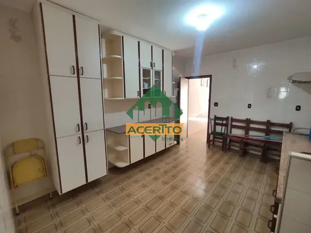 Casa com 300m² 4 quartos e 4 banheiros, à venda, no bairro Vila Nova em Araçatuba