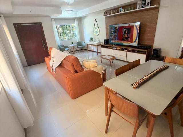 Casa 3 quartos e 5 banheiros, à venda, no bairro Vale Encantado em Macaé
