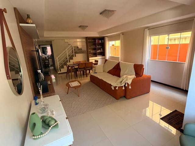 Casa 3 quartos e 5 banheiros, à venda, no bairro Vale Encantado em Macaé