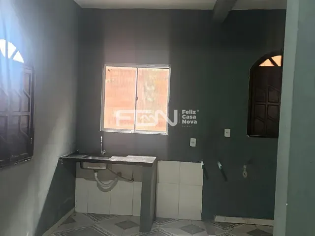Casa 2 quartos e 2 banheiros, à venda ou para alugar, no bairro Nova Vitória em Camaçari