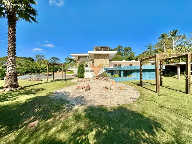 Casa com 5505m² 4 quartos e 6 banheiros, para alugar, no bairro Parque Silvino Pereira em Cotia