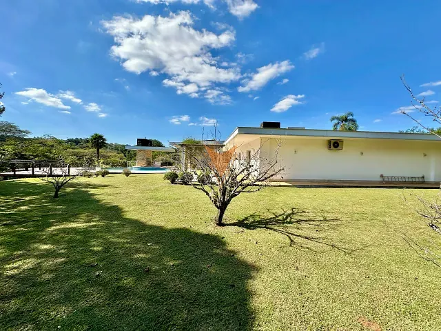 Casa com 5505m² 4 quartos e 6 banheiros, para alugar, no bairro Parque Silvino Pereira em Cotia