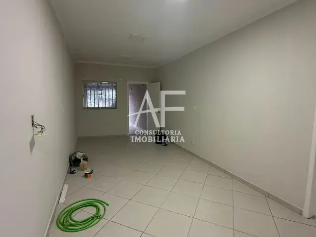 Casa 2 quartos e 1 banheiro, para alugar, no bairro Vila das Jabuticabeiras em Taubaté
