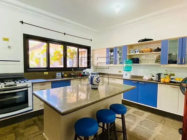 Casa com 4000m² 5 quartos e 8 banheiros, à venda, no bairro Bela Suiça em Londrina