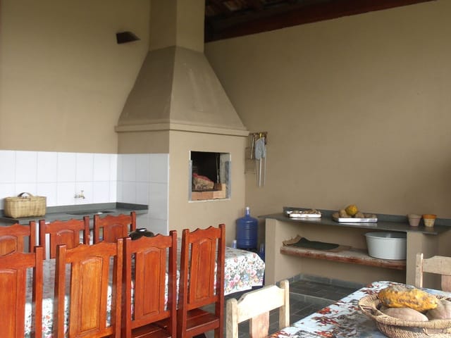 Casa com 700m² 4 quartos e 5 banheiros, à venda, no bairro Alto do Cardoso em Pindamonhangaba