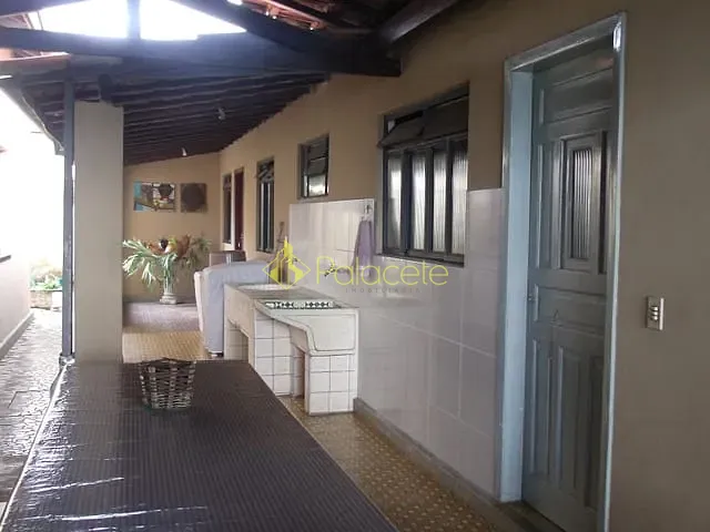 Casa com 700m² 4 quartos e 5 banheiros, à venda, no bairro Alto do Cardoso em Pindamonhangaba